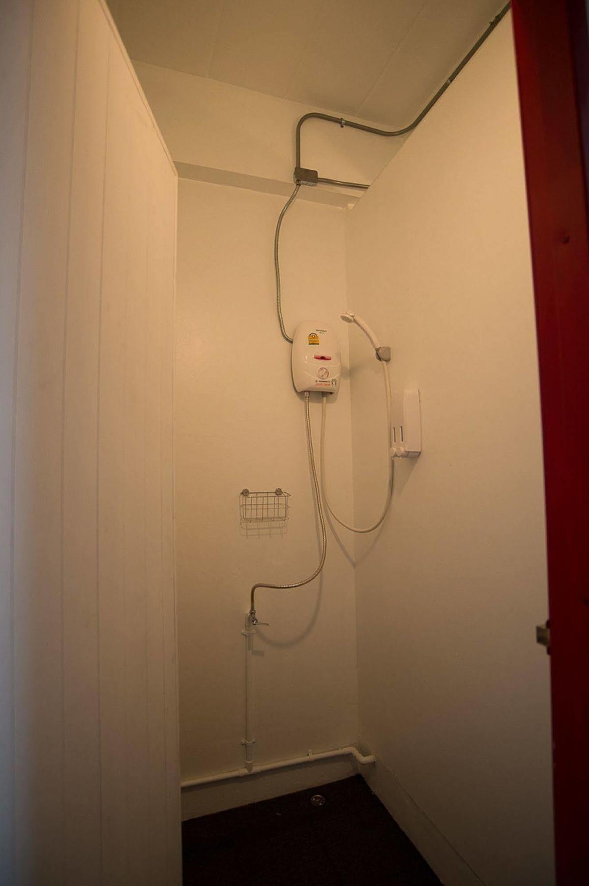 Allsum Hostel Аюттхая Экстерьер фото
